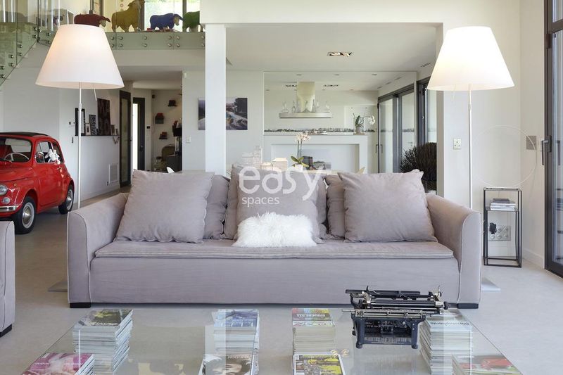 decor for an elaborate professional photo shoot setting in Toulouse